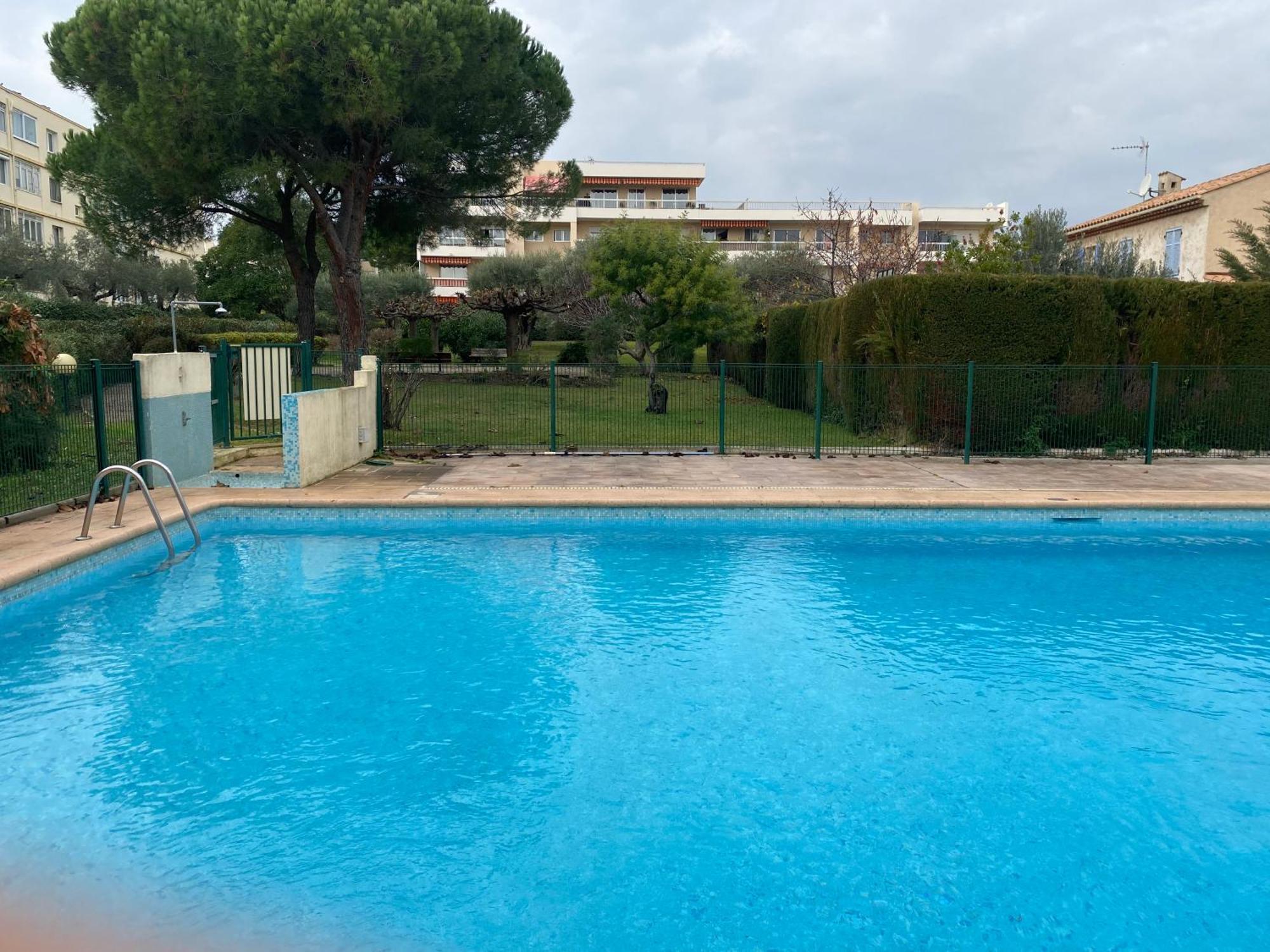 Beau Proche Mer, Gare Et Commerces Apartamento Antibes